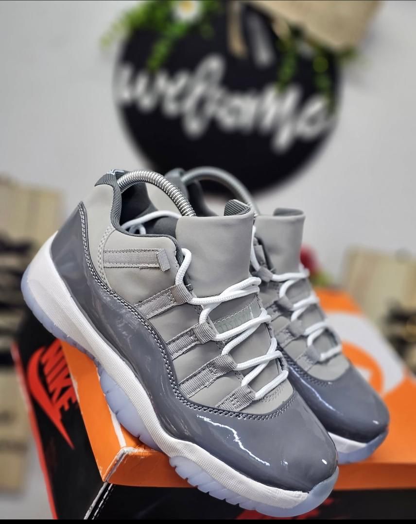 Jordan 11 (Ash & Grey & W)