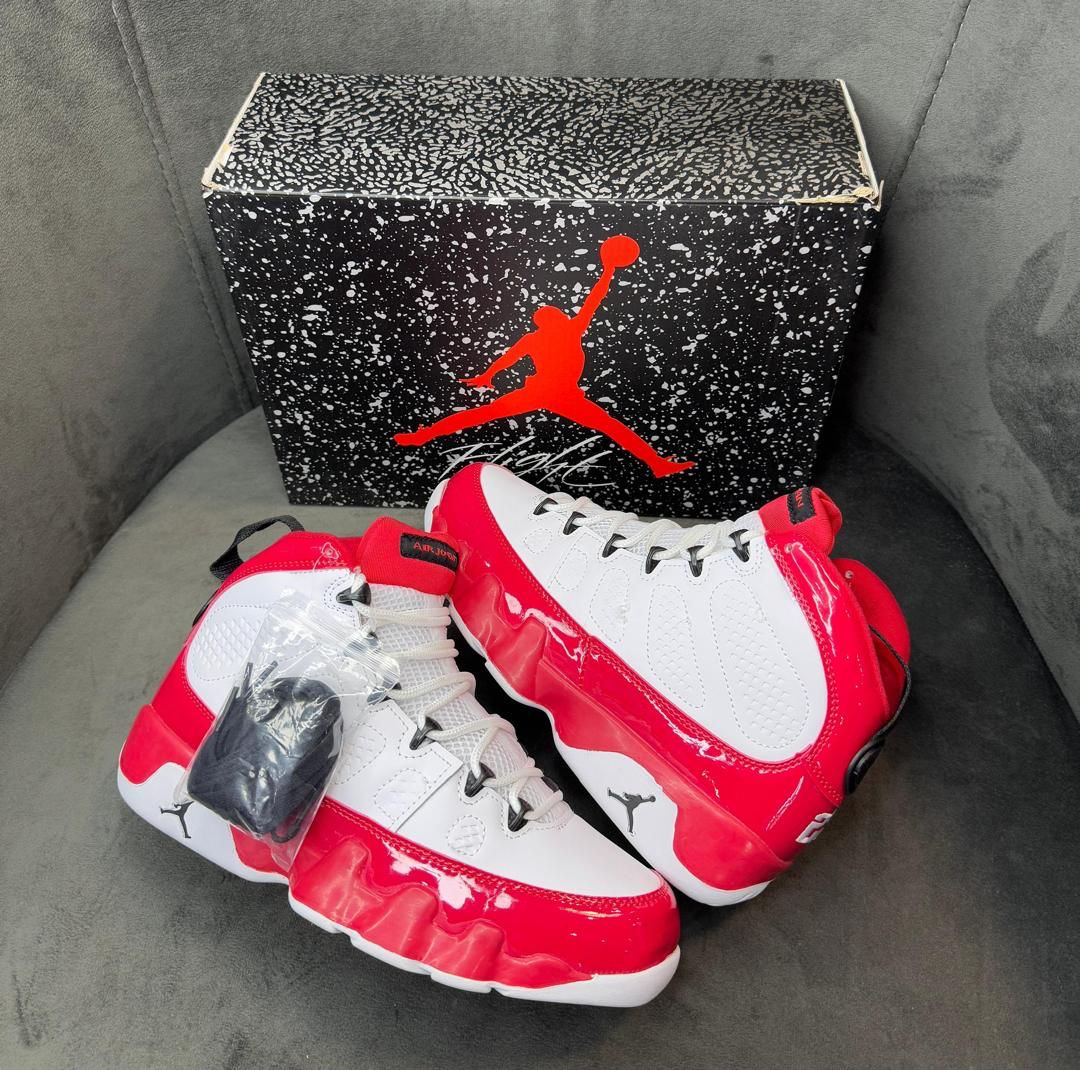 Jordan 9 (R & W)