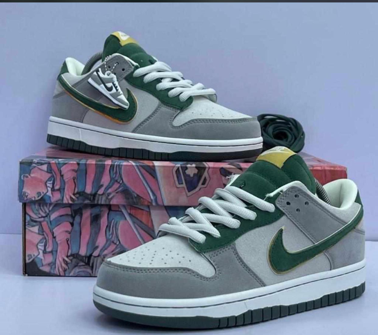 Nike SB Dunks (Grey & G)